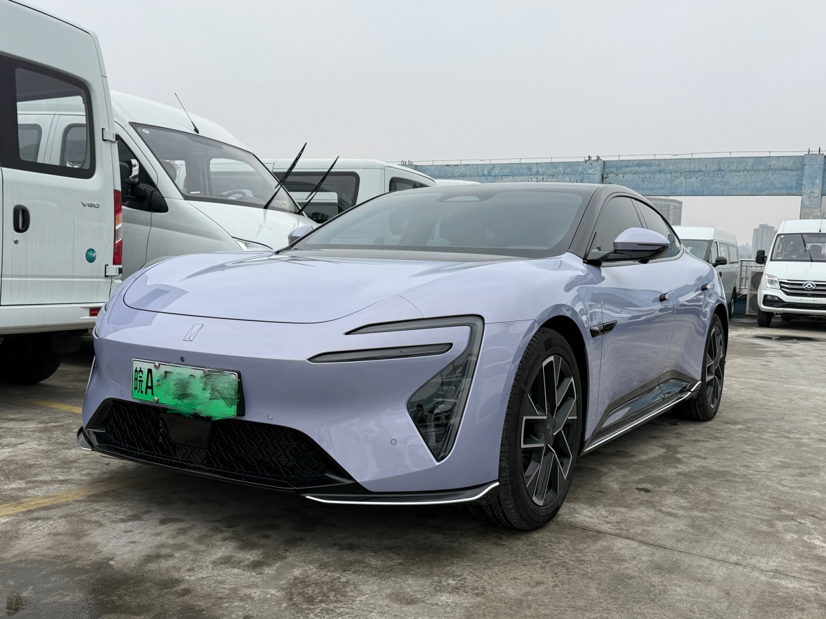 Avatr 06 2025 car image 