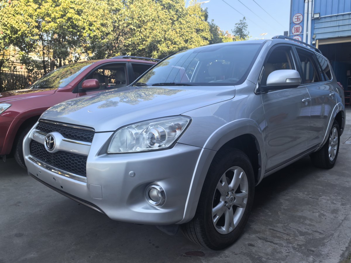 Toyota RAV4 2012 car image 