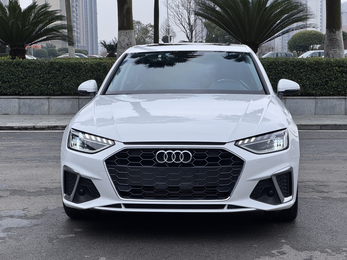 Audi A4L 2020 car image 
