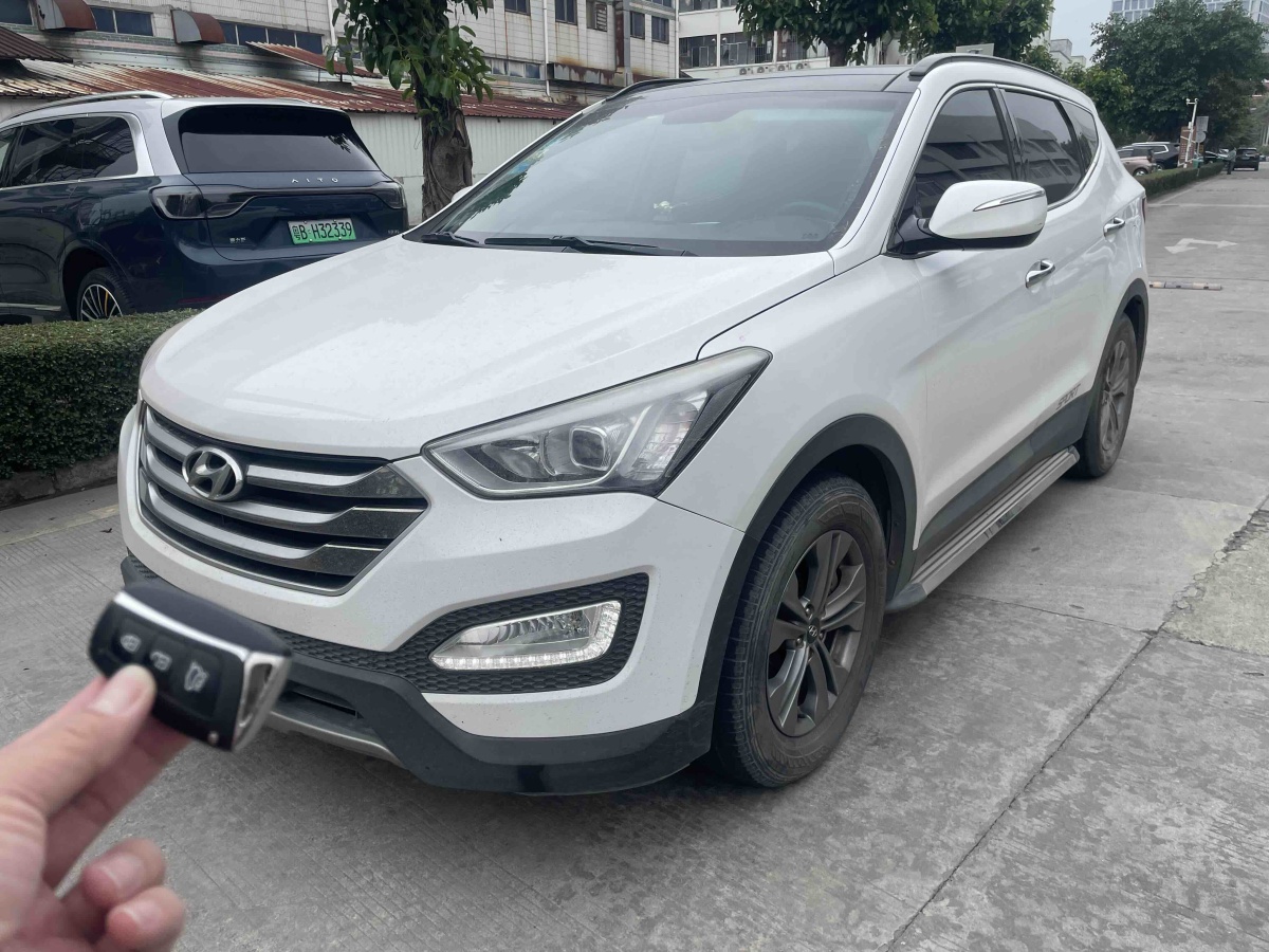 Hyundai Santa Fe 2016 Hyundai Santa Fe 2016 car image