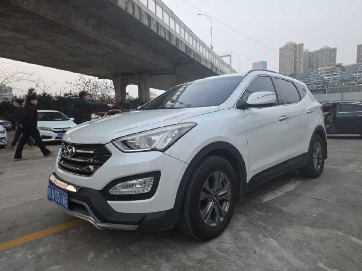 Hyundai Santa Fe 2014 car image 