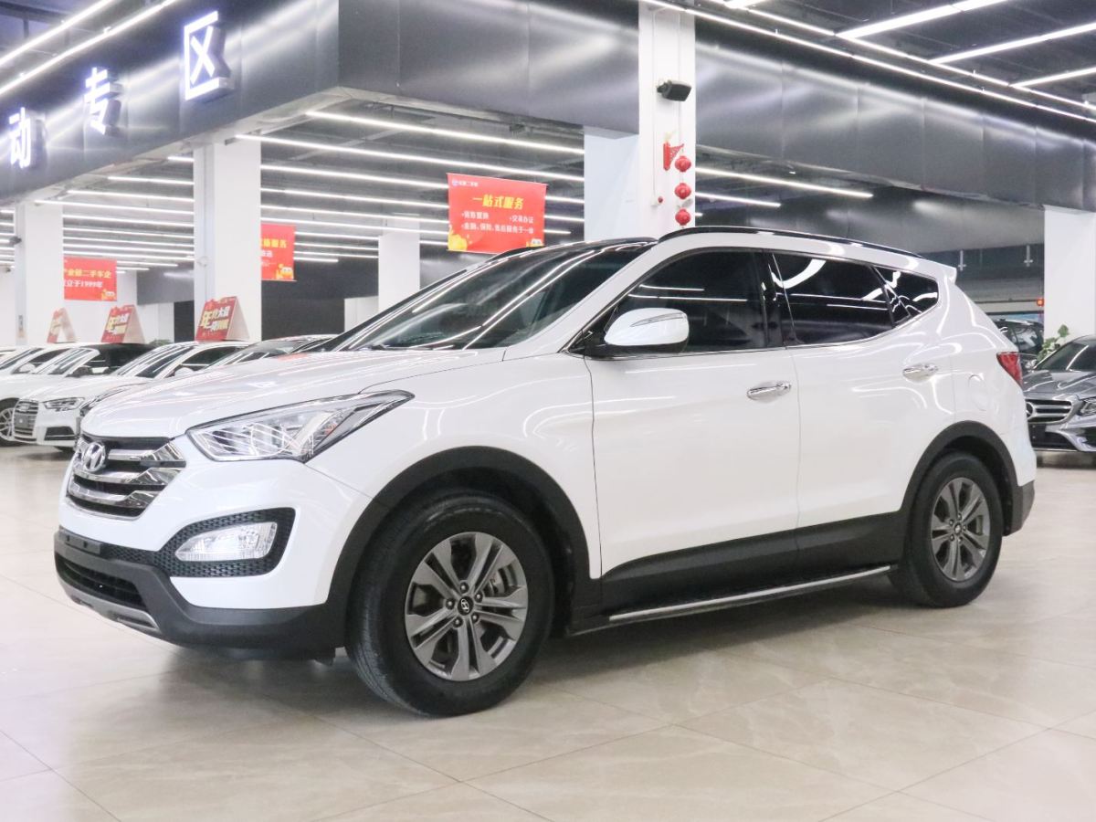 Hyundai Santa Fe 2015 car image 