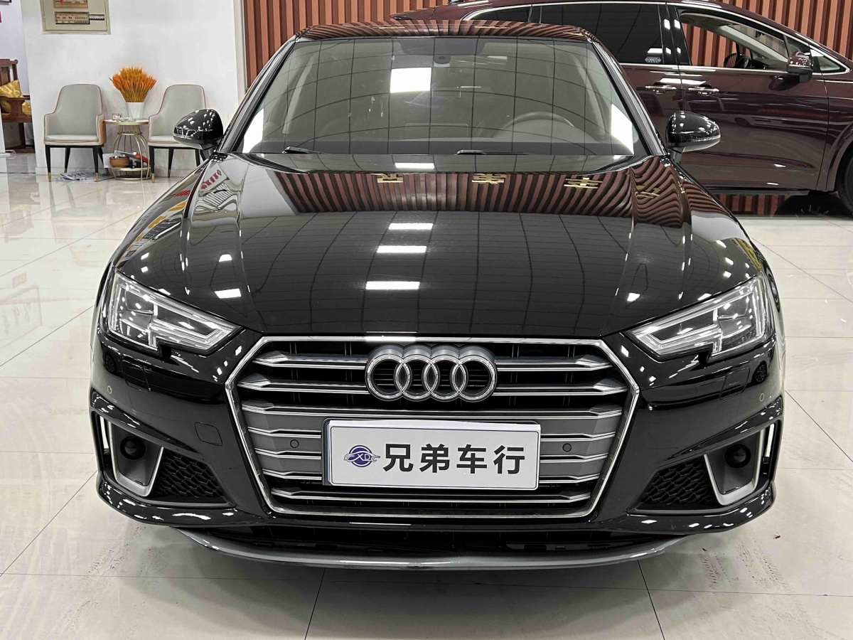 Audi A4L 2021 car image 