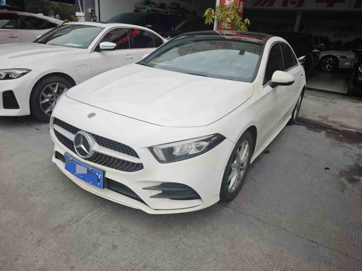 Mercedes-Benz 2019 car image 