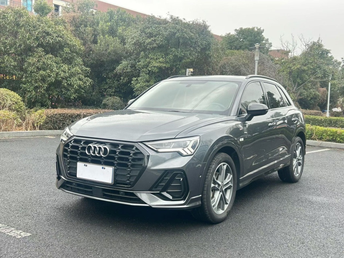 Audi Q3 2022 car image 