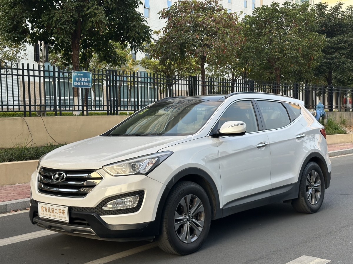 Hyundai Santa Fe 2015 car image 
