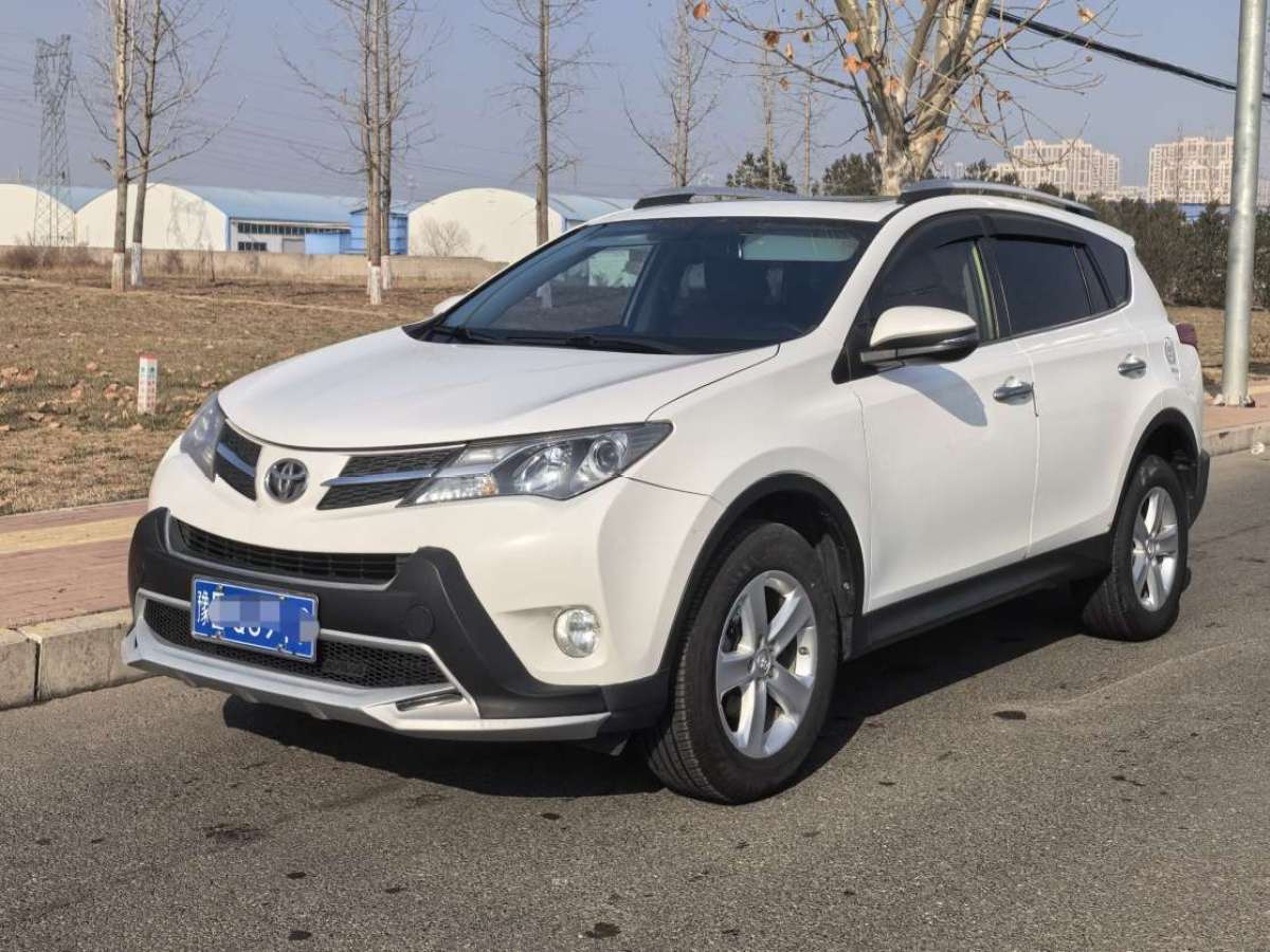 Toyota RAV4 2014 Toyota RAV4 2014 car image