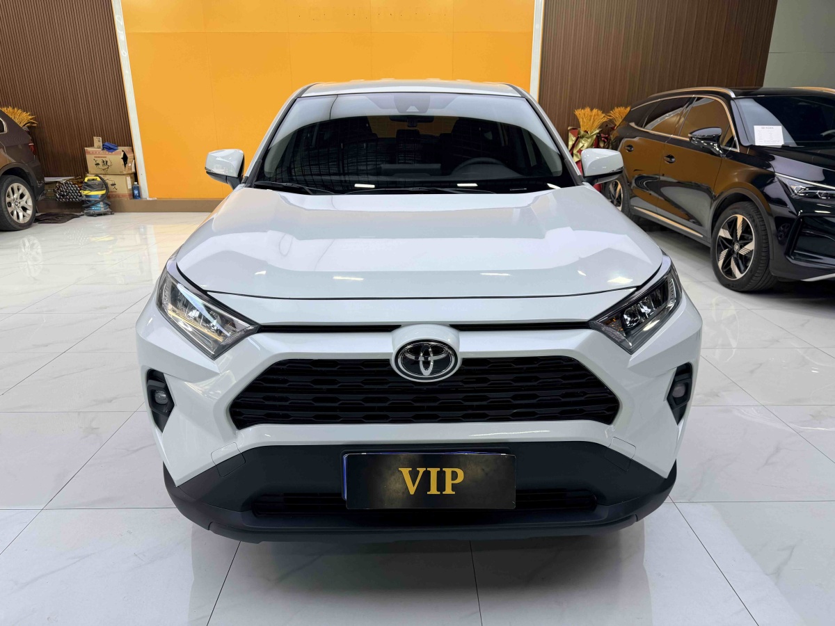 Toyota RAV4 2025 car image 
