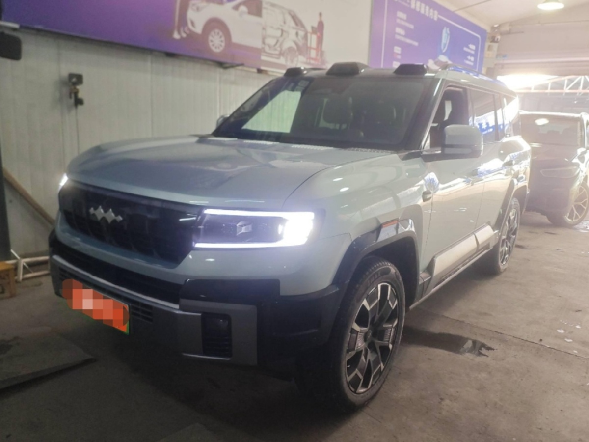 FangChengBao Leopard 8 2024 FangChengBao Leopard 8 2024 car image