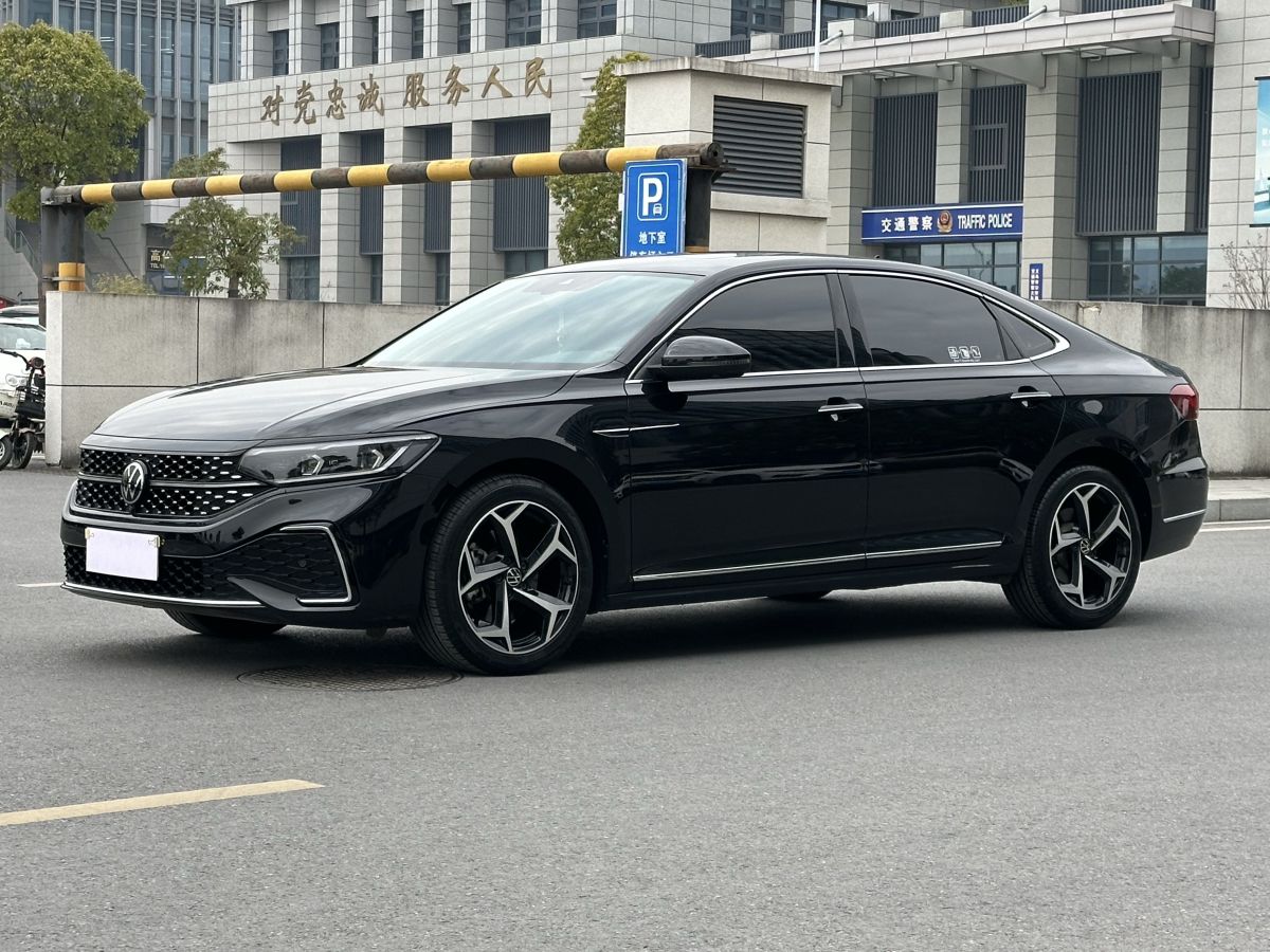 Volkswagen Passat 2024 car image 