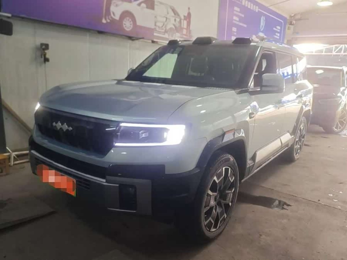 FangChengBao Leopard 8 2024 FangChengBao Leopard 8 2024 car image