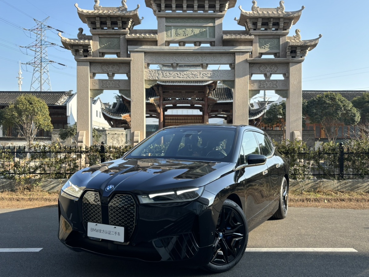 BMW iX M60 2023 car image 