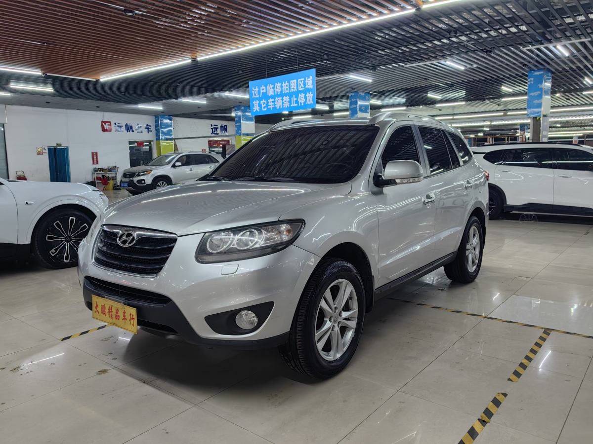 Hyundai Santa Fe Classic 2010 car image 