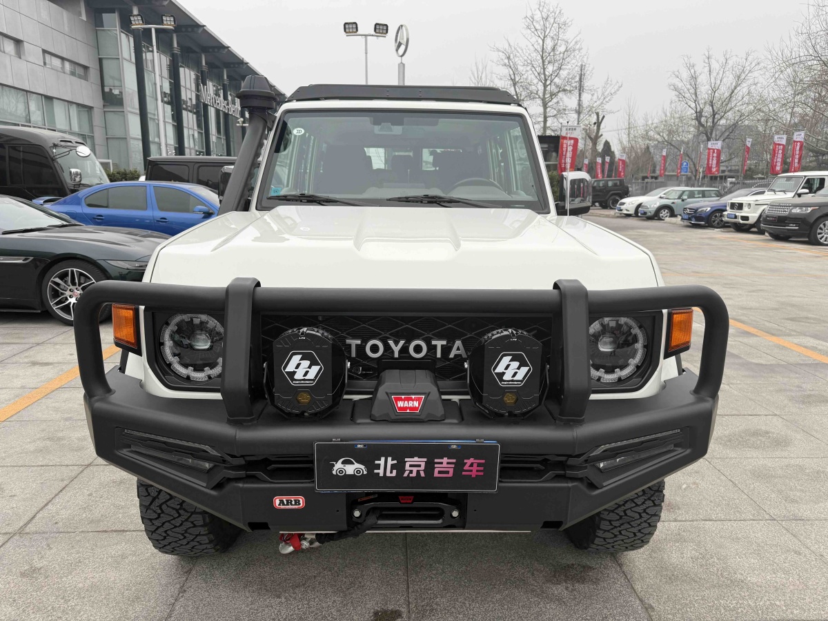 Toyota FJ Cruiser 2025 汽车图片 