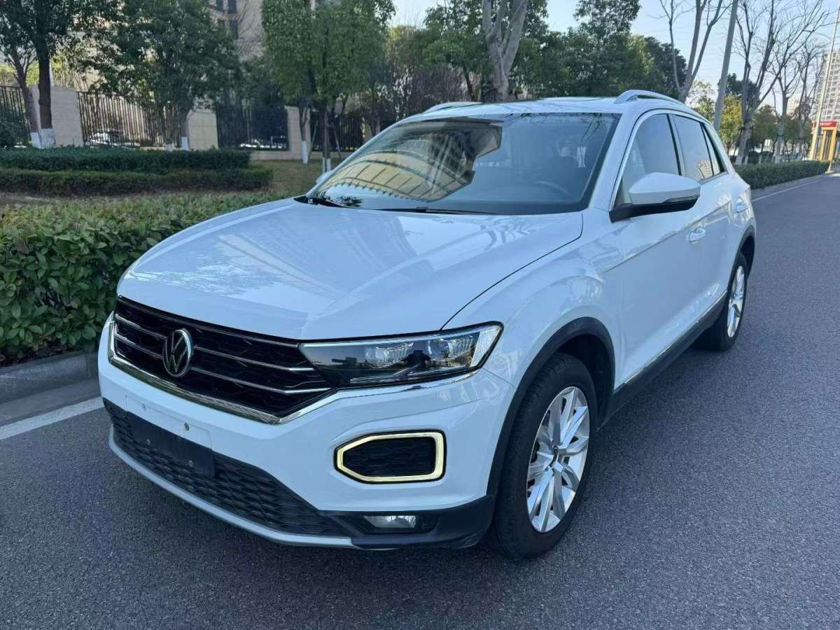 Volkswagen T-Roc 2023 immagine di auto 