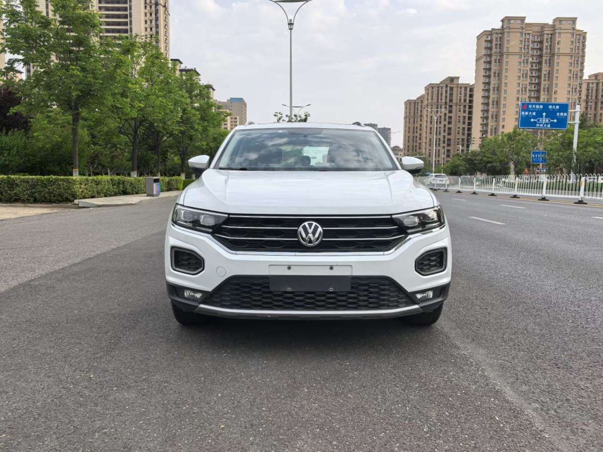Volkswagen T-Roc 2023 immagine di auto 