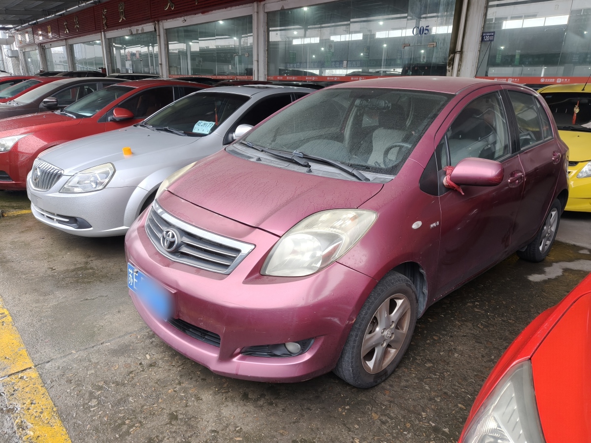 Toyota Yaris 2011 изображение автомобиля 