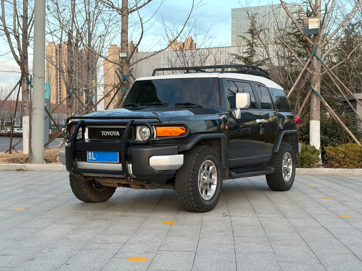 Toyota FJ Cruiser 2011 汽车图片 
