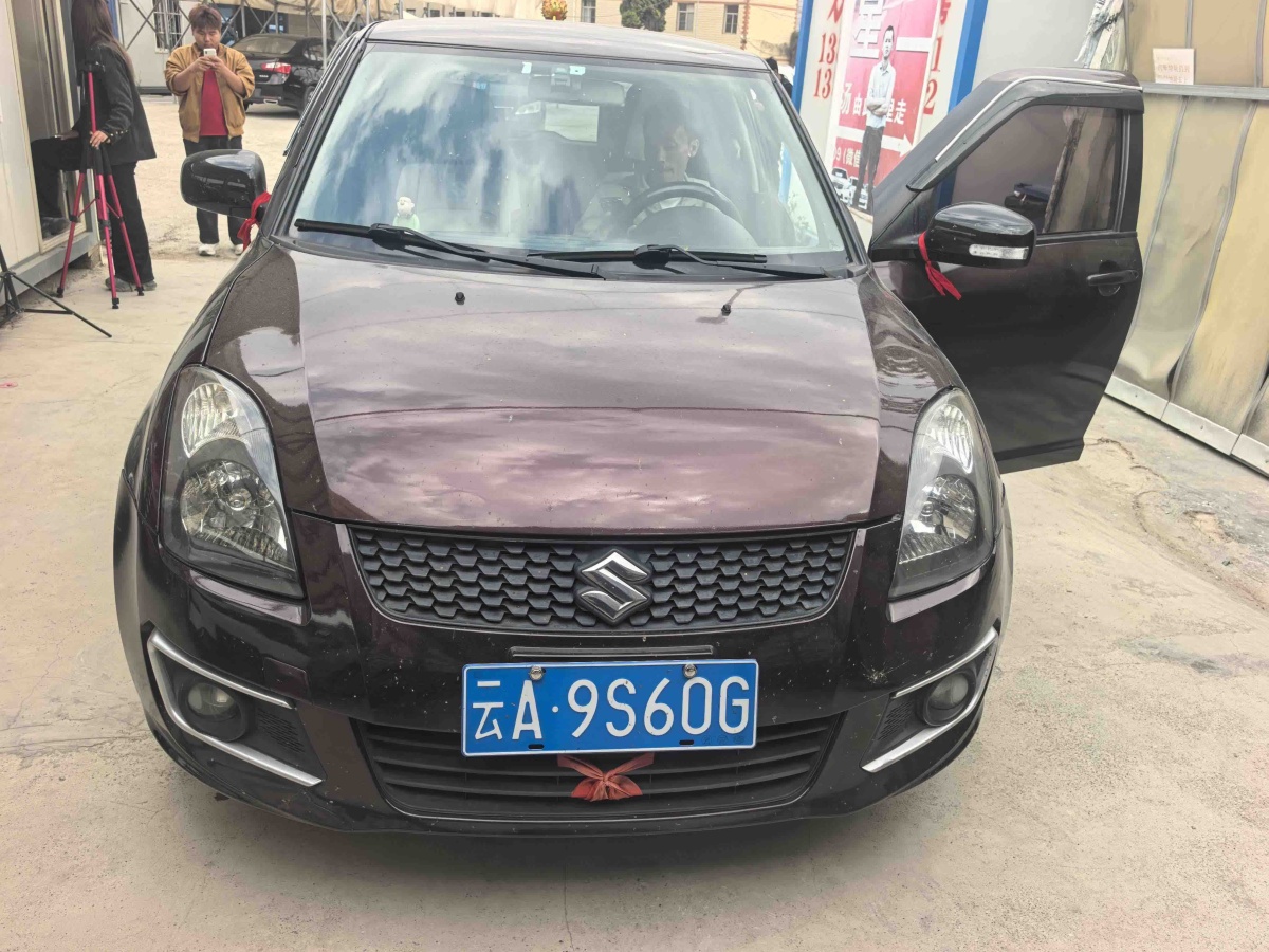 Suzuki Swift 2013 Suzuki Swift 2013 immagine di auto