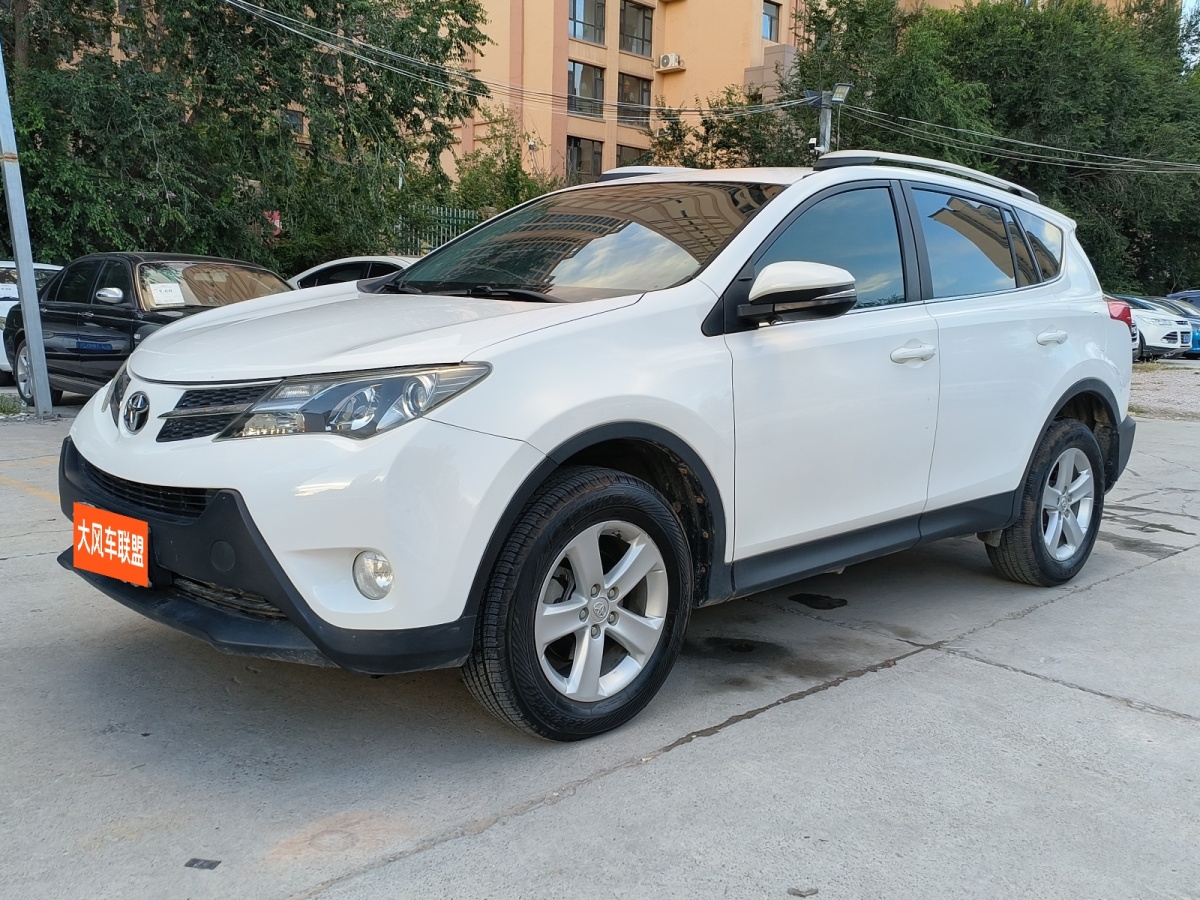 Toyota RAV4 2014 Toyota RAV4 2014 car image