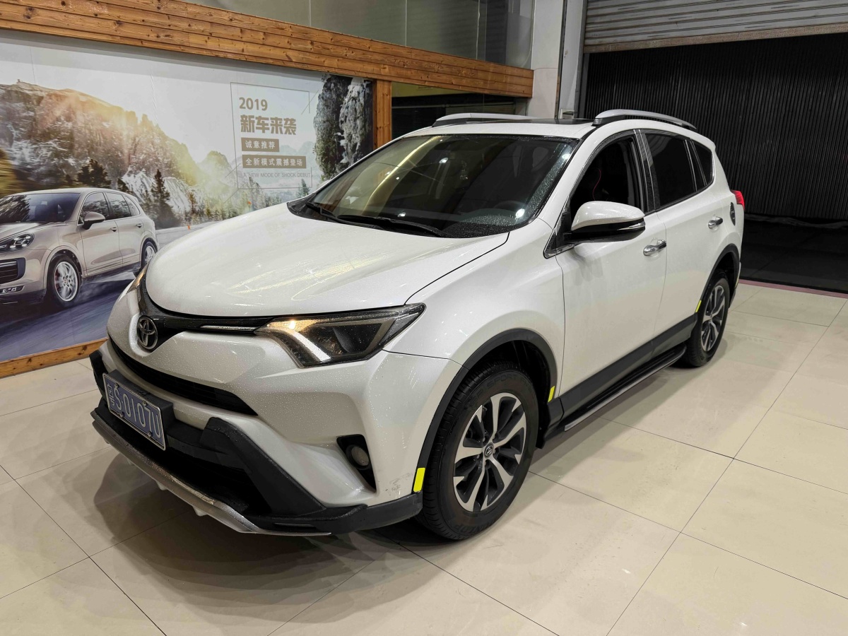Toyota RAV4 2019 car image 