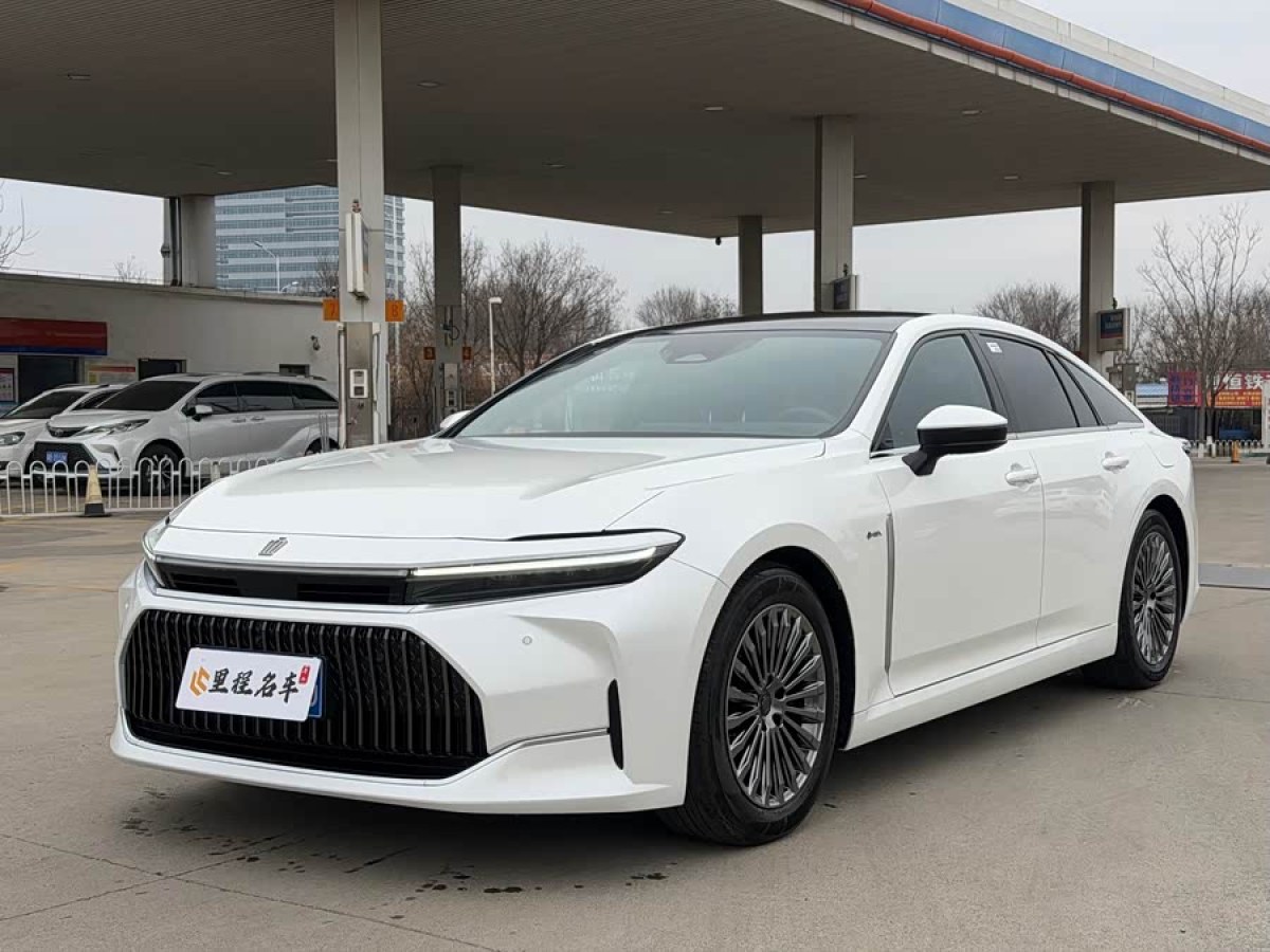 Toyota Crown 2025 汽车图片 