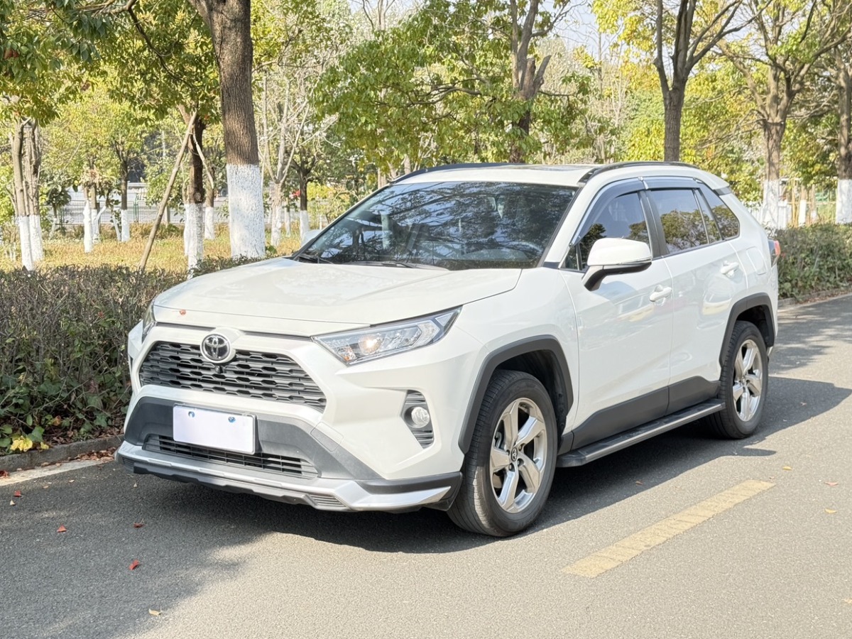 Toyota RAV4 2021 Toyota RAV4 2021 car image