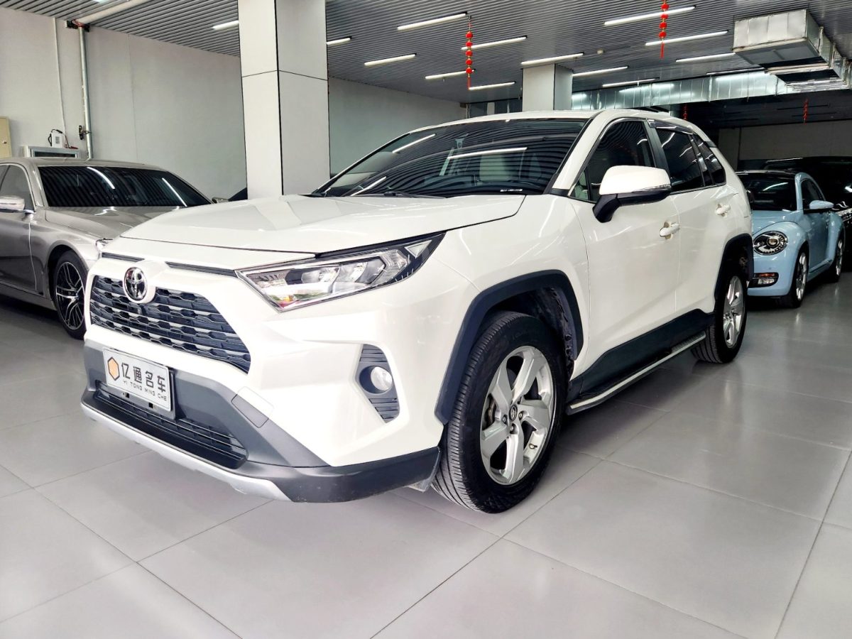 Toyota RAV4 2022 car image 