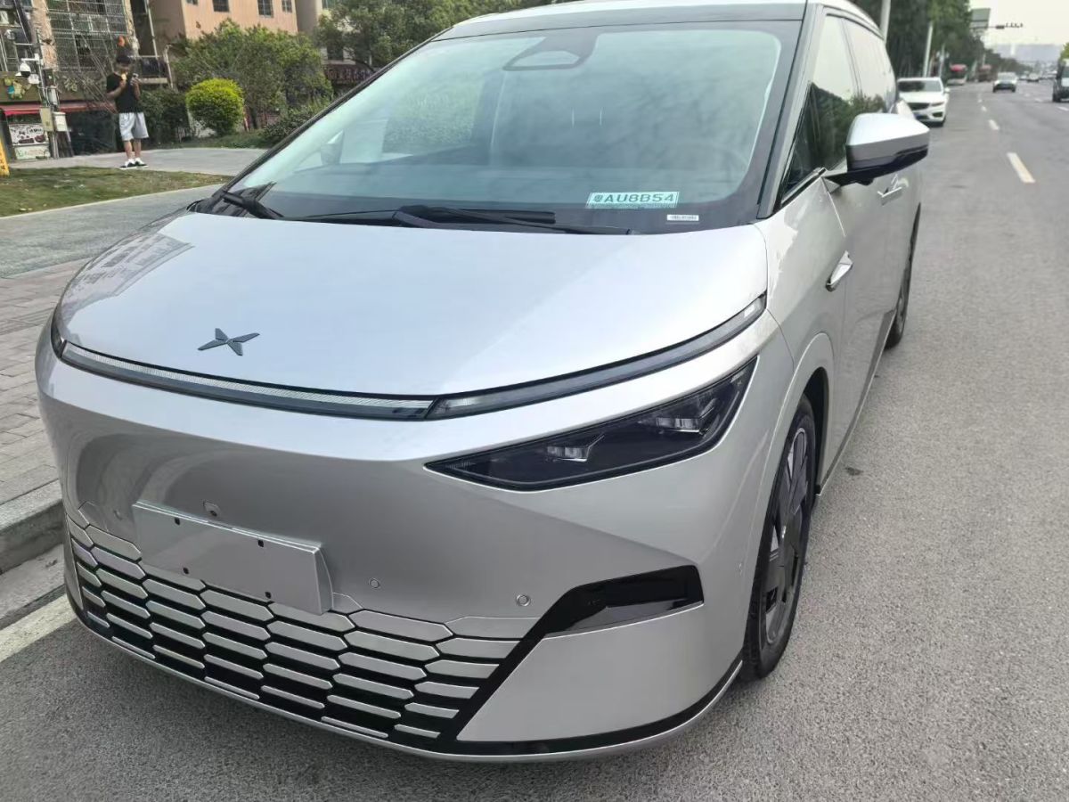 Xpeng X9 2025 car image 