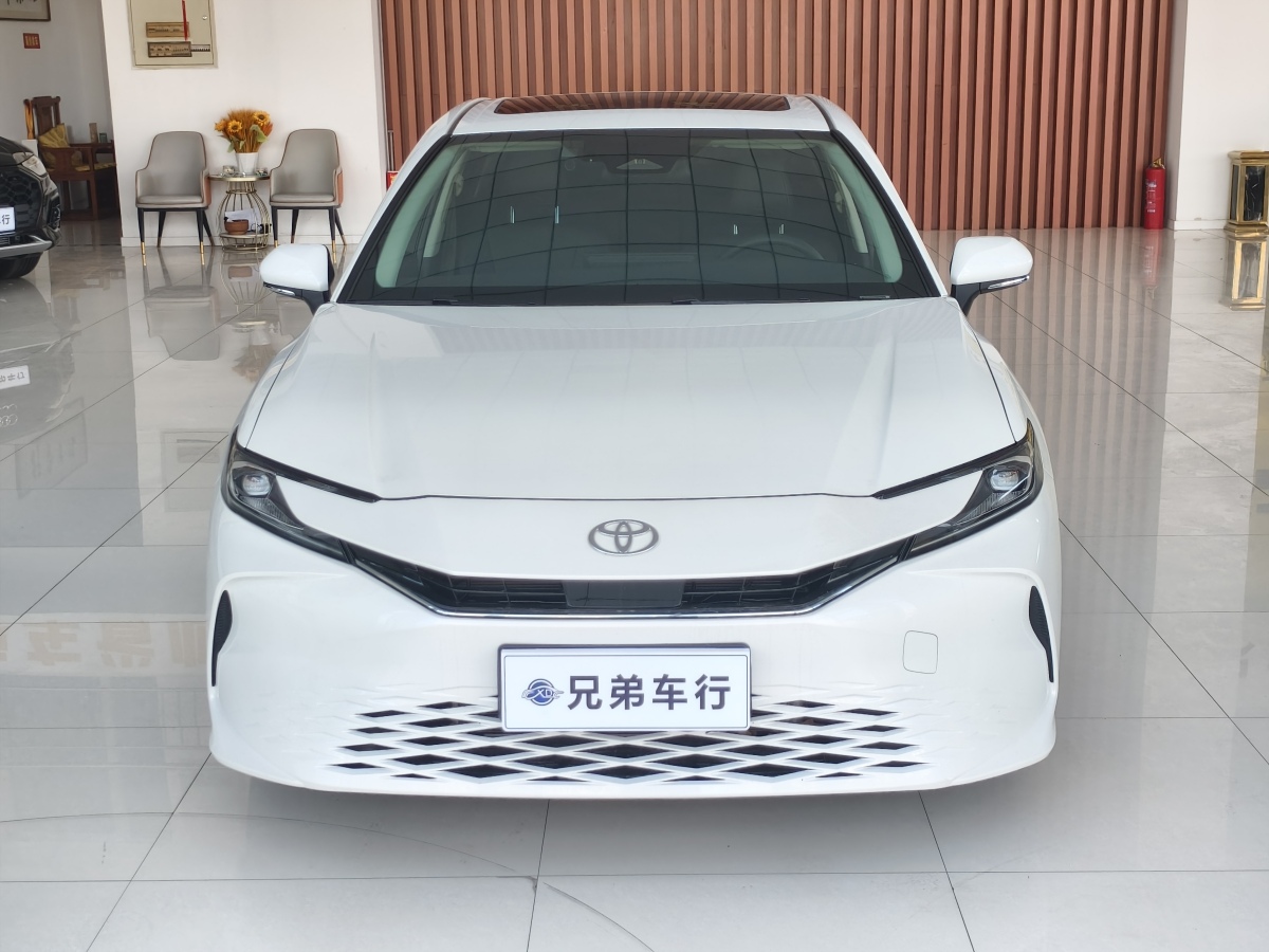 Toyota Camry 2025 car image 