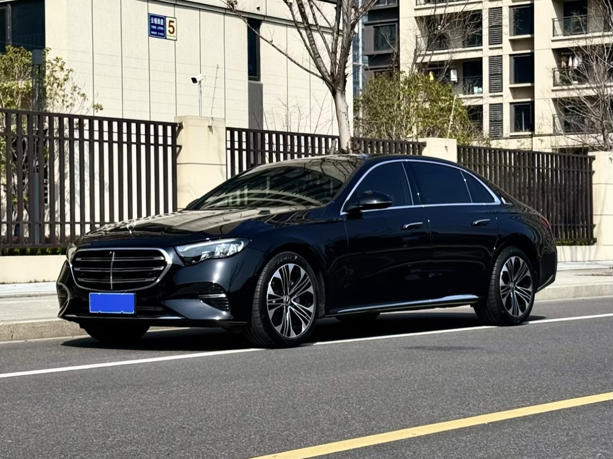 Mercedes-Benz E Class 2025 汽车图片 