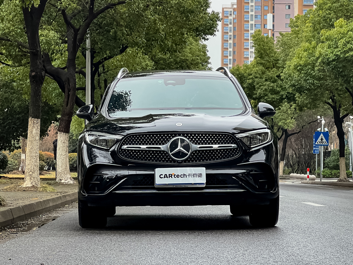 Mercedes-Benz GLC Class 2025 汽车图片 