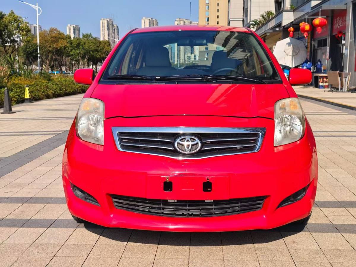 Toyota Yaris 2011 изображение автомобиля 