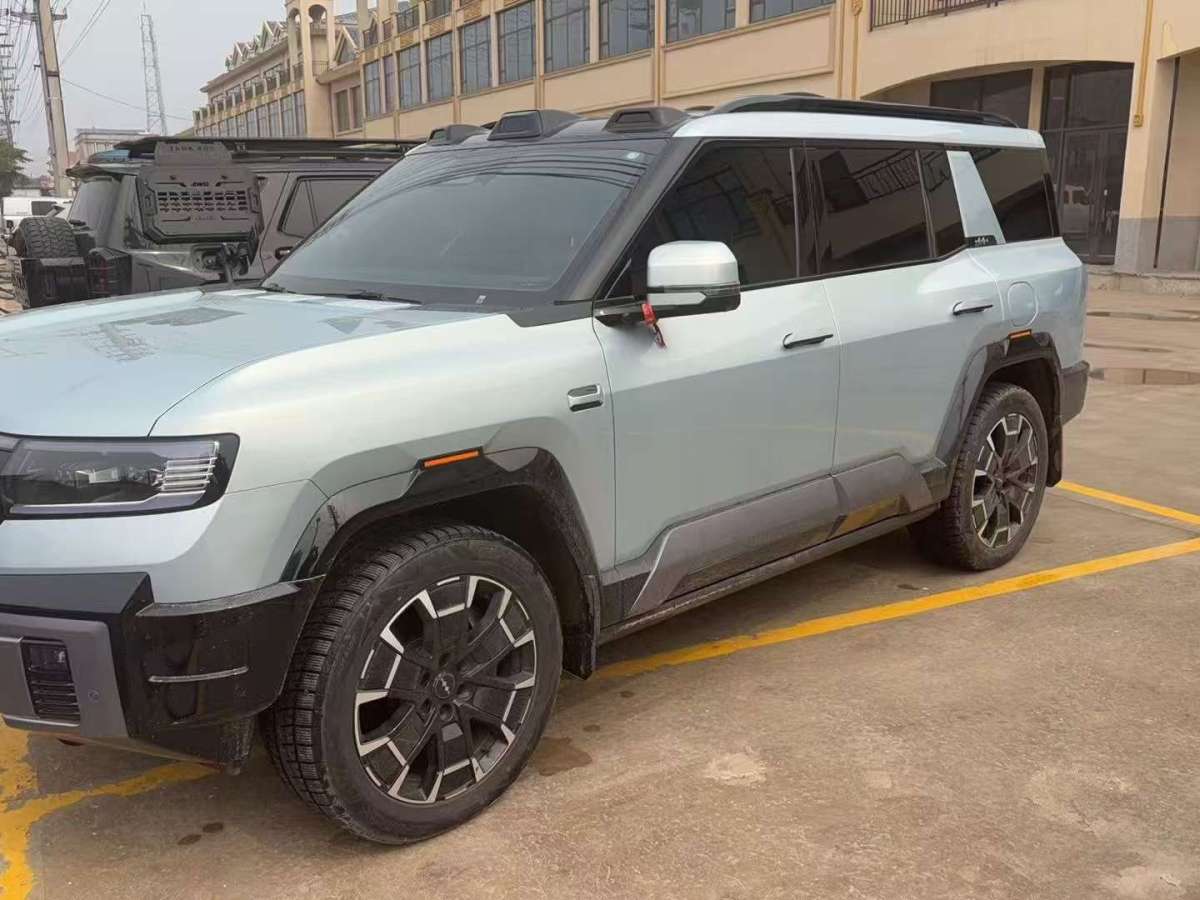 FangChengBao Leopard 8 2025 immagine di auto 