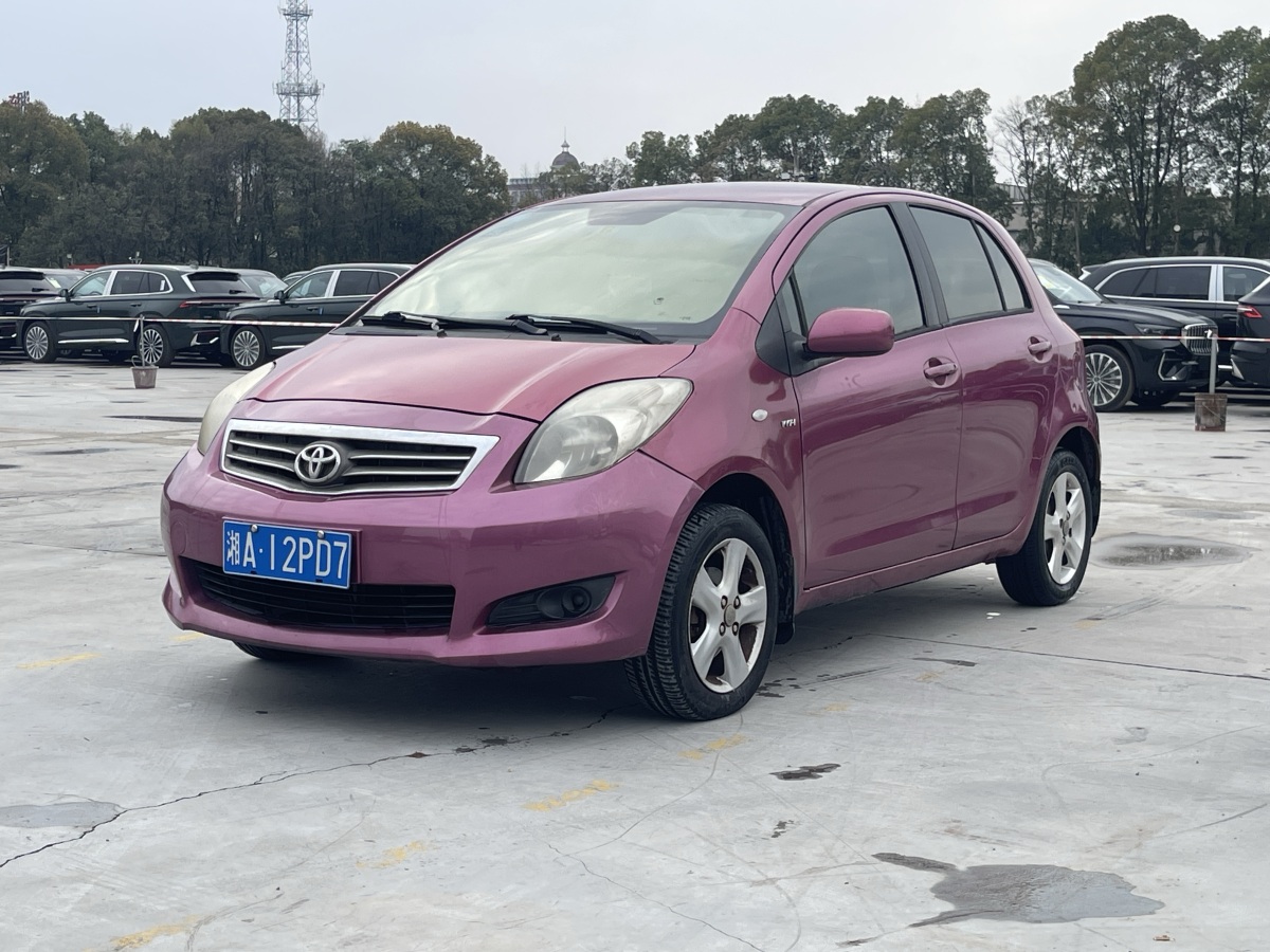 Toyota Yaris 2011 изображение автомобиля 