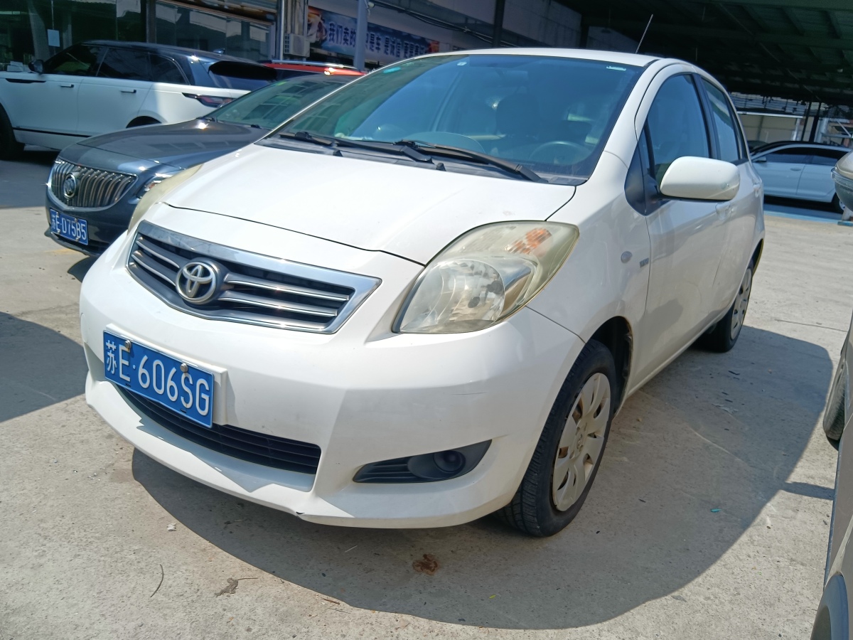 Toyota Yaris 2013 изображение автомобиля 