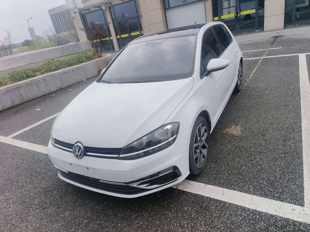 Volkswagen Golf 2020 car image 