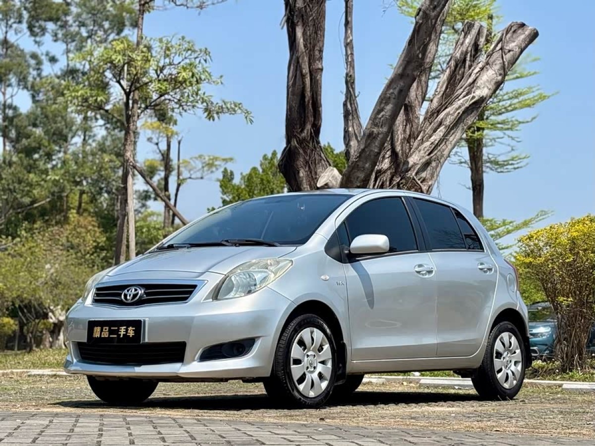 Toyota Yaris 2011 изображение автомобиля 
