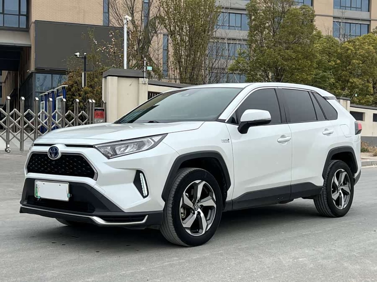 Toyota RAV4 Hybird E+ 2022 immagine di auto 
