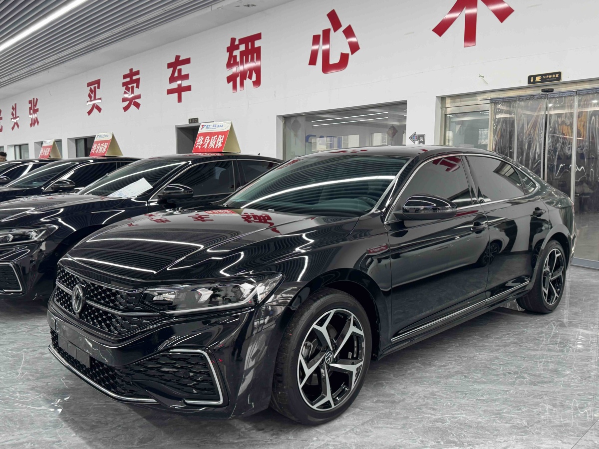 Volkswagen Passat 2023 صورة سيارة 