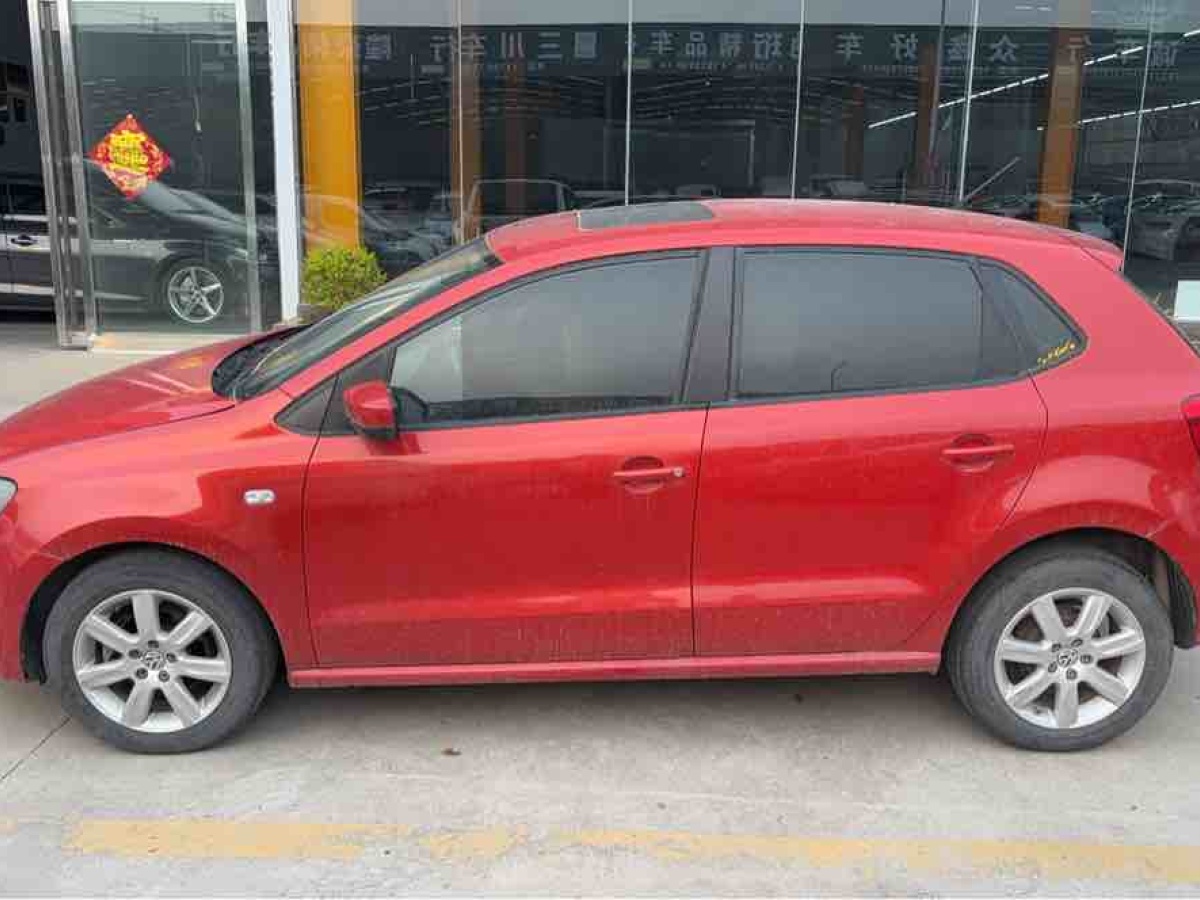 Volkswagen Polo 2011 car image 
