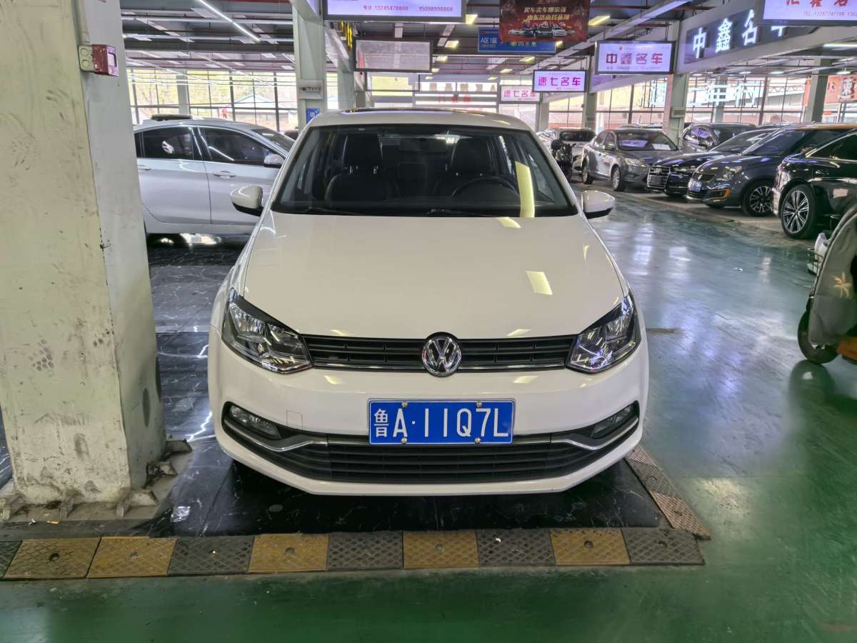 Volkswagen Polo 2016 car image 