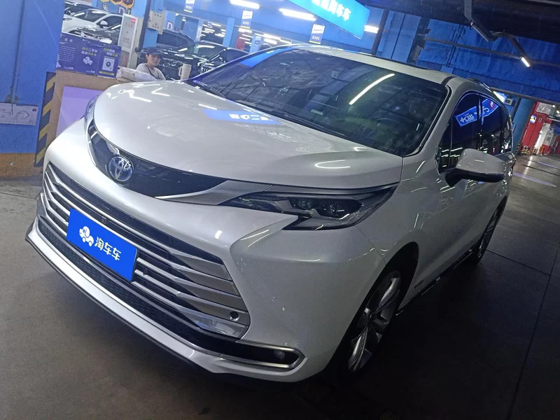 Toyota Sienna 2023 汽车图片 