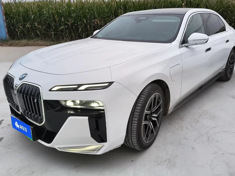 BMW i7 M70L 2023 car image 