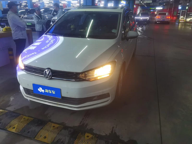 Volkswagen Touran 2018 car image 