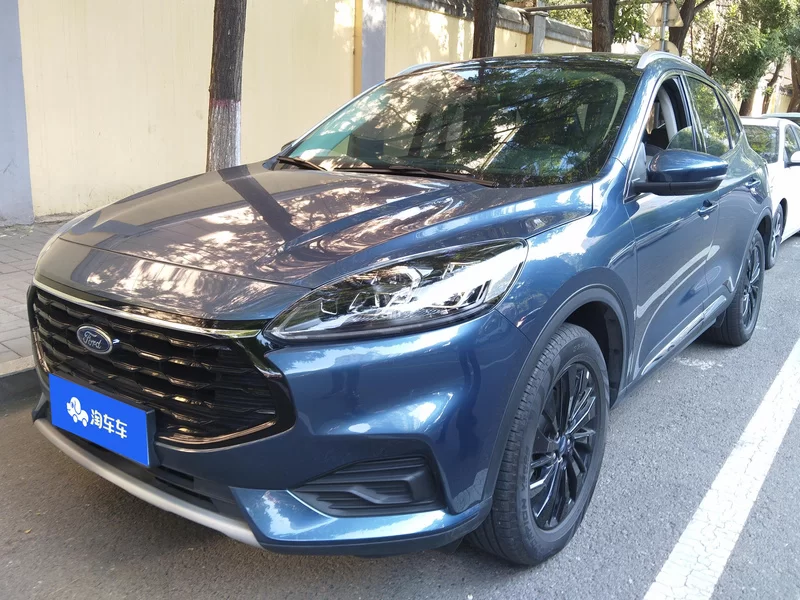 Ford Escape 2023 immagine di auto 