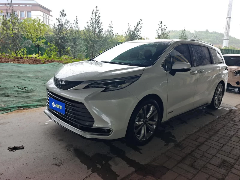 Toyota Sienna 2023 汽车图片 