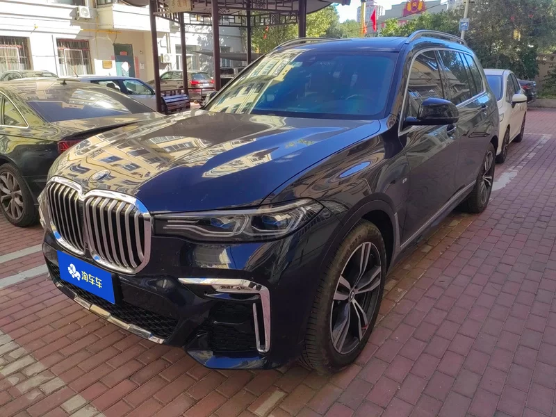 BMW X7 M60i 2021 car image 