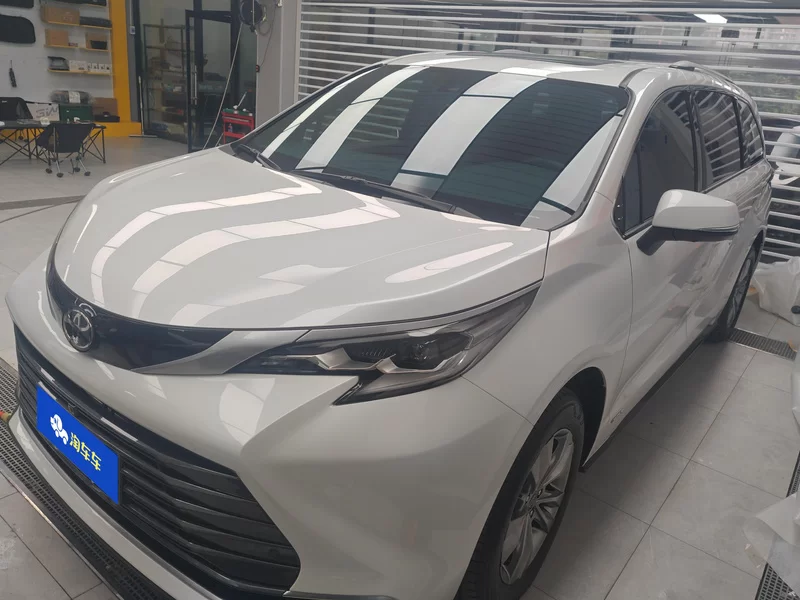 Toyota Sienna 2025 汽车图片 