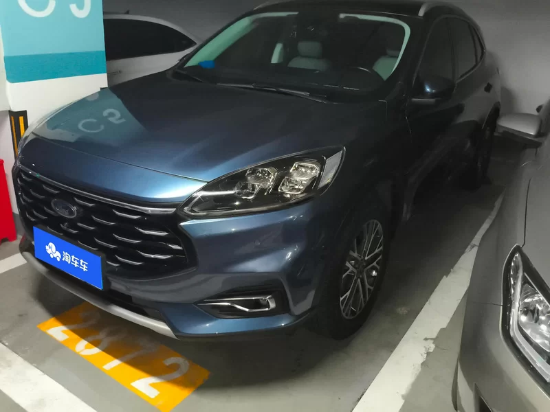 Ford Escape 2022 immagine di auto 